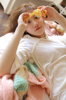 爸爸开车我抱着妈妈去姥姥家